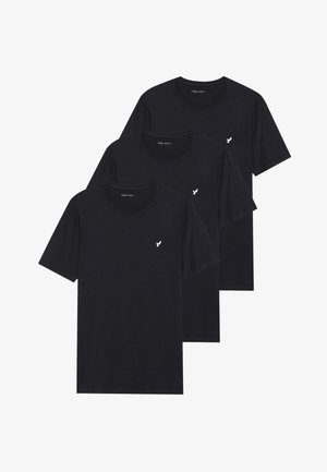 Három fekete pamut póló rövid ujjakkal, kerek nyakkivágással és egy kis fehér madárlogóval a bal mellrészen. Sima tapintású.