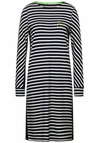 Randig klänning med långa ärmar, marinblå och vita horisontella ränder, rund halsringning, grön accent på bröstet, tillverkad av mjukt tyg.