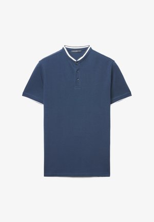 Polo a maniche corte blu navy con collo a risvolto, due bottoni e dettagli bianchi su colletto e maniche. Realizzata in tessuto di cotone.