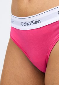 Calvin Klein Underwear THONG ICON COTTON MODAL - Thong - vibrant pink