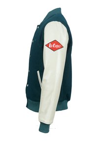 Männer Varsity-Jacke aus türkisfarbenem Wolle mit cremefarbenen Lederärmeln; verfügt über einen roten Diamant-Logo-Patch am Ärmel und gerippte Bündchen.
