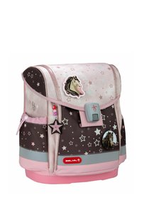 Zaino marrone e rosa con motivo a stelle, motivi di cavalli e accessori lucidi. Presenta una chiusura a patta e una tasca frontale con un charm decorativo a forma di stella.