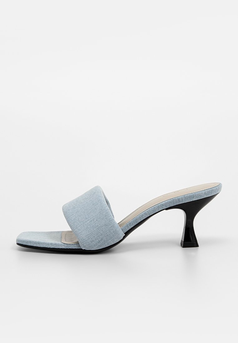 Pantolette hoch