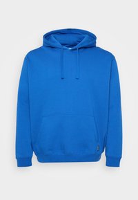 Sweat à capuche bleu en tissu doux, doté d'une capuche avec cordon, d'une poche kangourou, de poignets et d'un ourlet côtelés. Design simple, de couleur unie.