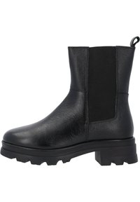 Botines negros con un acabado de cuero texturizado, paneles laterales elásticos, punta redonda y suela de goma estriada para mayor tracción.