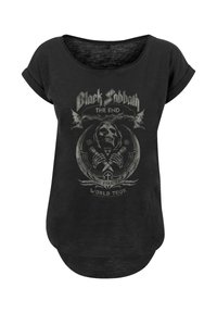 Zwarte katoenen t-shirt met een relaxte pasvorm, featuring een grafisch ontwerp van een schedel en gekruiste instrumenten, met de tekst "Black Sabbath The End World Tour."