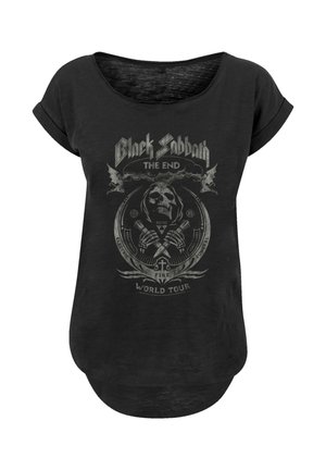 Zwarte katoenen t-shirt met een relaxte pasvorm, featuring een grafisch ontwerp van een schedel en gekruiste instrumenten, met de tekst "Black Sabbath The End World Tour."