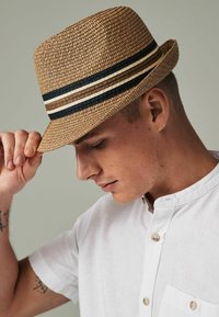 Next REGULAR FIT - Müts - stripe band