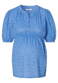 Ljusblå klänning med korta puffärmar, knappstängning och samlad midja. Har ett texturerat blommönster genom hela plagget.