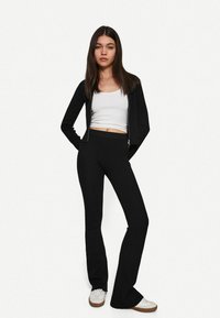 Bershka Vesta na kopčanje - black