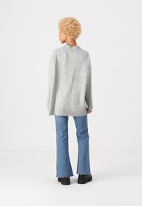 ONLY Petite ONLSILJA LOOSE PULLOVER - Maglione - light grey
