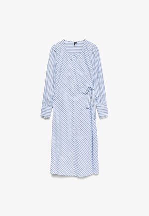 Lys blå midi-kjole med lange ermer, diagonale hvite og marineblå striper, firkantet utringning, mansjetter på ermene og detalj med knyting i siden.