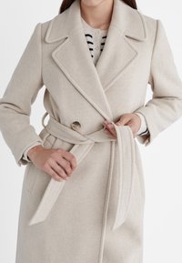 Stradivarius Mantel - off-white