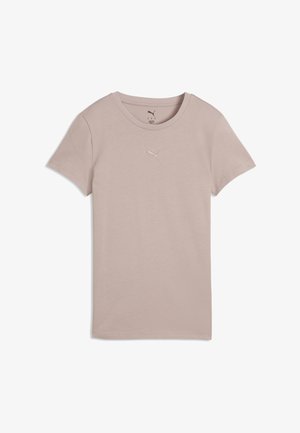 Effen lichtmauve T-shirt met korte mouwen en ronde hals, met een klein geborduurd Puma-logo gecentreerd op de borst.