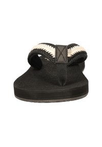 Zwarte flip-flop met een gestructureerde zwarte zool, voorzien van een gevlochten zwart-wit band, brede ontwerp en subtiele logodetail op de band.