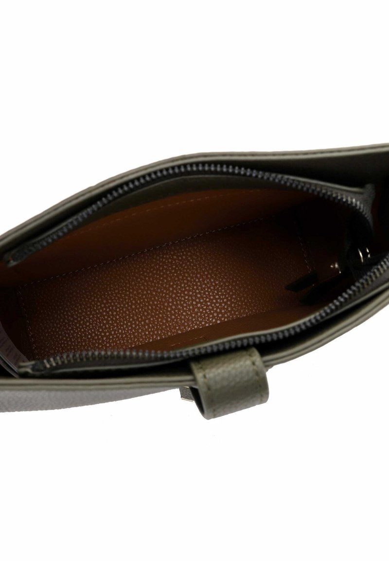 Damen Handtaschen | Tamaris JASMINA Umhängetasche oliv - XM80841 Damen Handtaschen | Tamaris JASMINA Umhängetasche oliv - XM80841