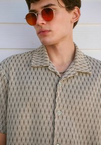 Next REGULAR FIT - TEXTURED STRIPE - Vapaa-ajan kauluspaita - neutral geometric