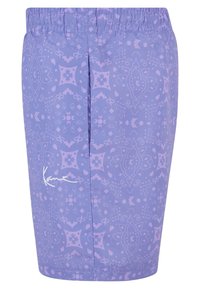 Shorts violets à motifs avec une taille élastique, présentant un léger design floral et géométrique. Comprend un détail de logo brodé blanc.