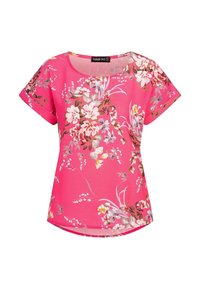 Top de manga corta con estampado floral en un vibrante color rosa, con escote redondo, tejido ligero y un dobladillo ligeramente curvado con detalles decorativos.