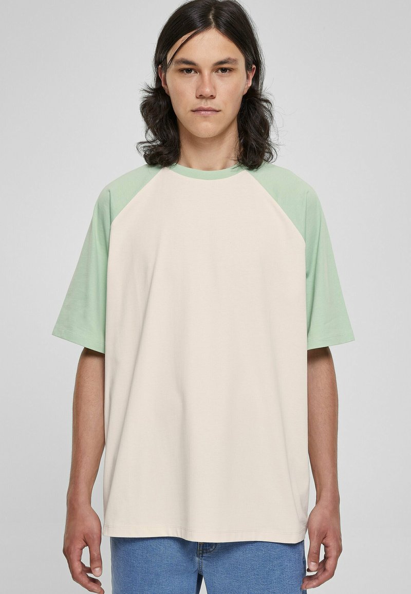 Urban Classics RAGLAN TEE - Trükipildiga T-särk - whitesand vintagegreen