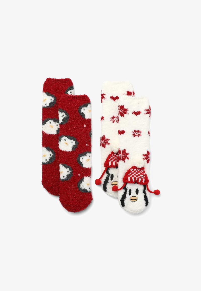 Due paia di calze: una rossa con facce di pinguino e l'altra bianca con fiocchi di neve rossi e un disegno di pinguino con un cappellino pompon. Texture morbida e pelosa.