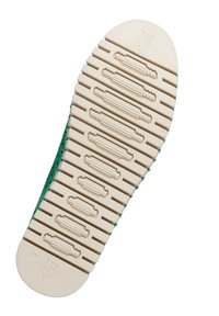 Suola di scarpa verde texturizzata con scanalature decorative e base in gomma beige. Punta arrotondata con taglia '37' in rilievo e dettaglio del logo.