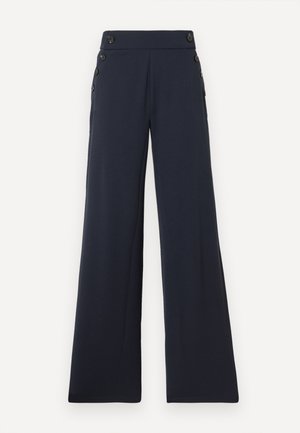 Hlače širokih hlačnic v mornarsko modrem materialu, z oprijetim pasom s šestimi okrasnimi gumbi na straneh in gladko teksturo.