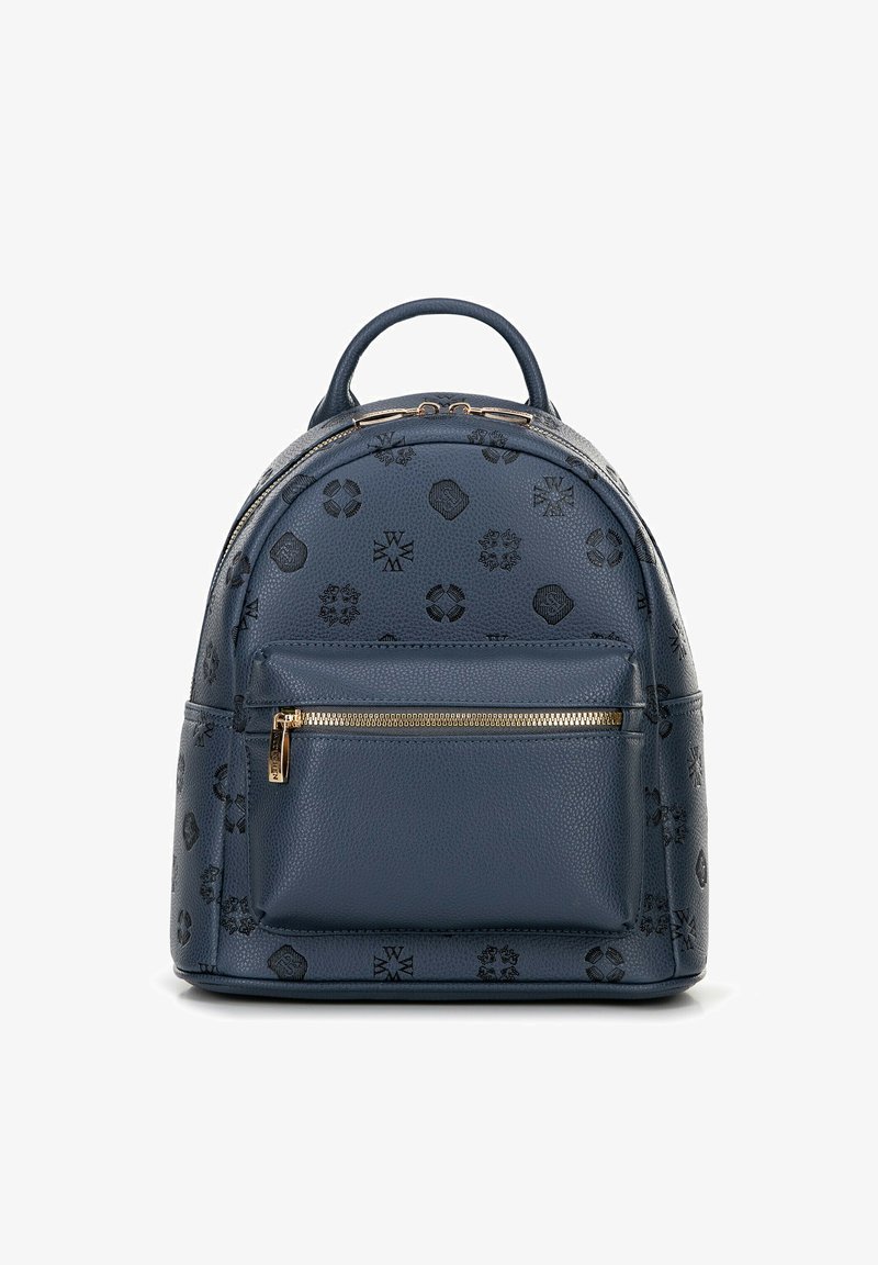 Niebieski skórzany plecak z wytłaczanymi wzorami, w zaokrąglonym kształcie, z górnym uchwytem oraz przednią kieszenią na zamek, akcentowaną złotymi elementami.