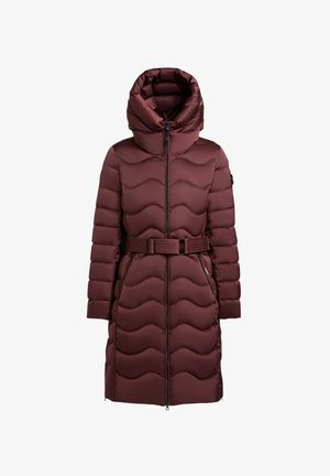 Bordeauxfarbene Daunenjacke mit hohem Kragen und Kapuze, gewelltem Steppdesign, Taillengürtel und Reißverschlusstaschen für Funktionalität.