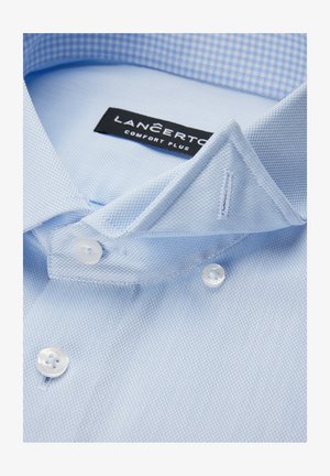 Jasnoniebieska koszula w kratę z kołnierzykiem na guziki, białymi guzikami i gładką fakturą materiału. Metka z napisem "Lancerto Comfort Plus".