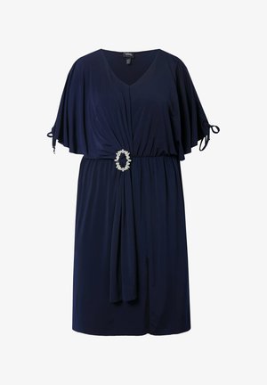 Námořnické modré šaty s výstřihem do V, zavěšenými rukávy a zúženým pasem s dekorativním opaskem s drahokamy. Hladká, lehká tkanina.