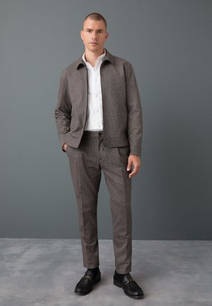 Next REGULAR FIT -  SMART ELASTICATED BACK TEXTURED   - Pantaloni - brown