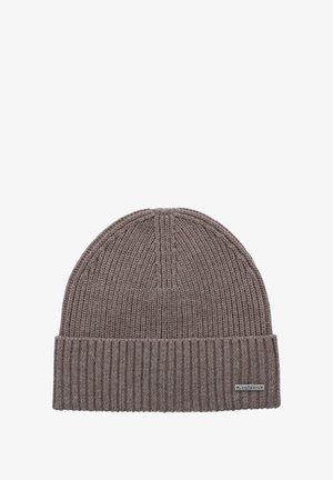 Szary dzianinowy beret z zagiętym mankietem. Wykonany z miękkiego materiału o prążkowanej fakturze. Posiada małą metkę z logo na mankiecie.