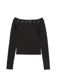 Fekete hosszú ujjú felső vállat szabadon hagyó kialakítással, ezüst színű fémkarikákkal a nyakkivágás mentén és testhez simuló szabással.