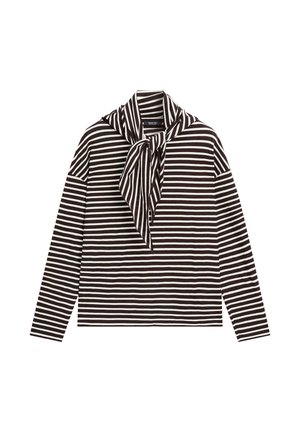 Top a maniche lunghe a righe orizzontali bianche e nere con collo a sciarpa annodato, disteso su uno sfondo bianco.