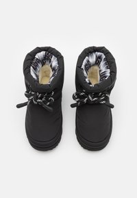 UGG CLASSIC MAXI SHORT UNISEX - Botas para la nieve - black