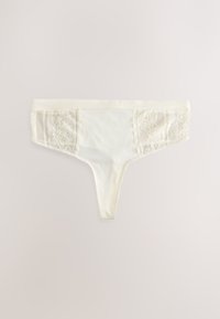 String ivoire avec panneaux en dentelle sur les côtés, tissu lisse et design sans couture. Comprend une ceinture confortable et des accents floraux délicats.