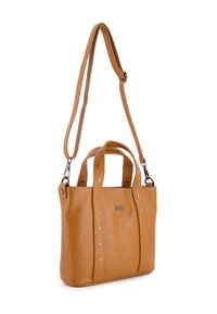 Tan leren handtas met zilveren studs, twee handvatten bovenaan en een afneembare schouderband. Rechthoekige vorm met een gestructureerde afwerking.
