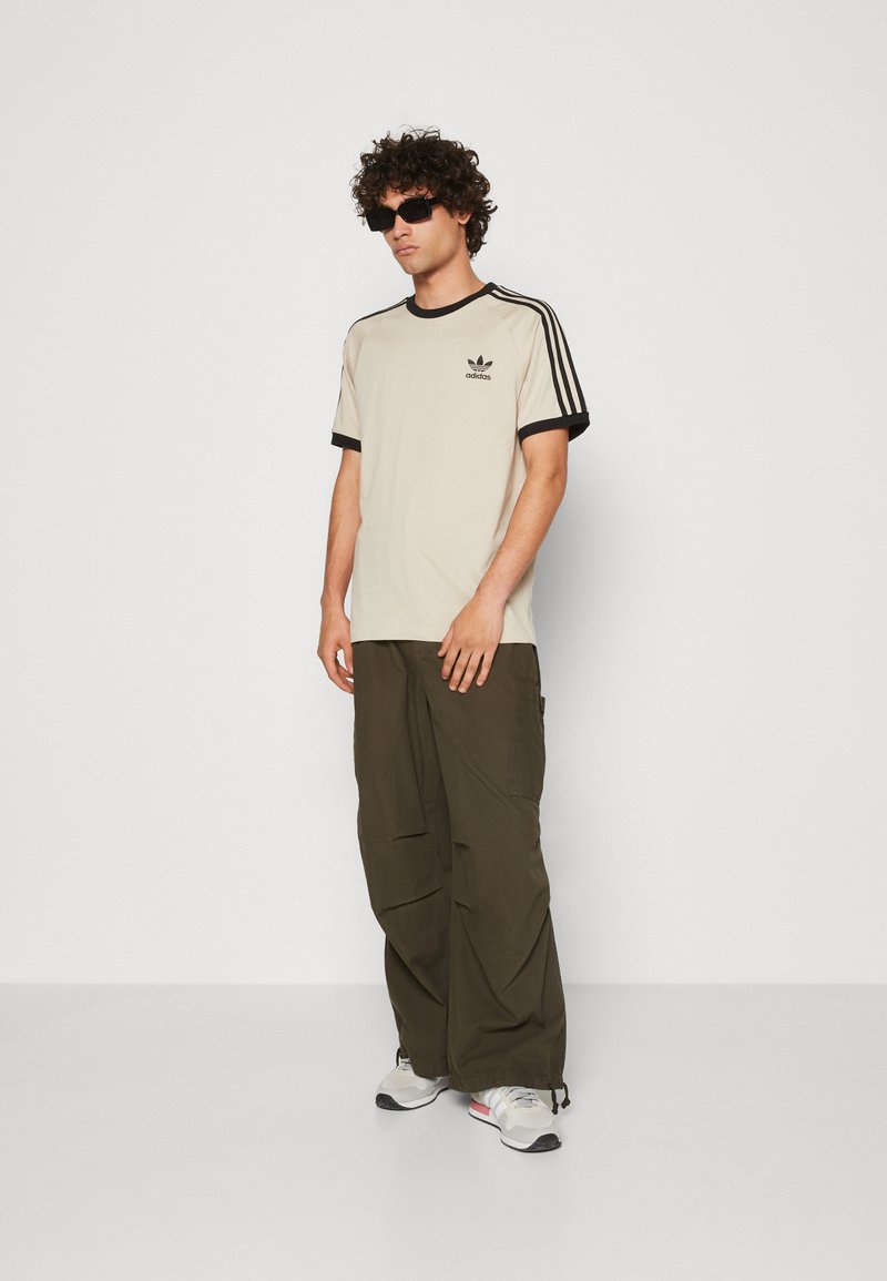 adidas Originals - CLASSICS 3-STRIPES - T-Shirt print - beige, Vergrößern