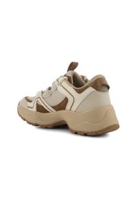Beżowo-brązowe tenisówki z detalami z siateczki i zamszu, wyściełanym kołnierzem oraz teksturowaną gumową podeszwą. Posiadają subtelne logo na pięcie.