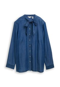Niebieska koszula dżinsowa z długimi rękawami, zapięcie na wstążkę, guziki z przodu i dwie boczne kieszenie. Gładka tekstura i swobodny design.