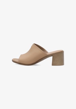Beige åben-tå mule med bredt læderoverdel og blokhæl, sidevisning på hvid baggrund.