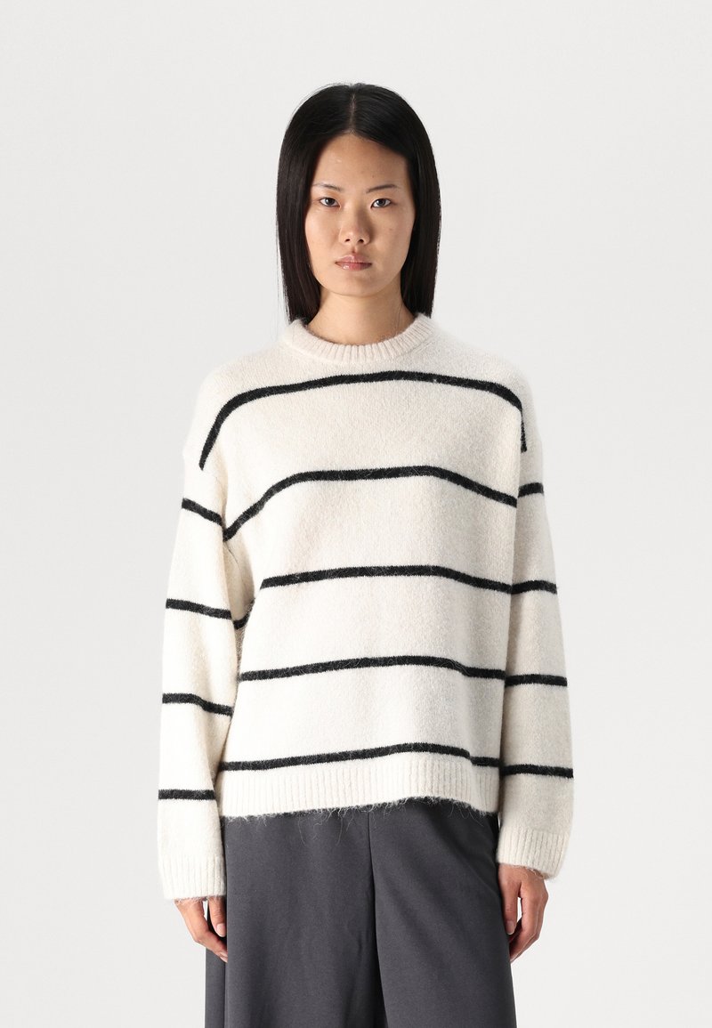 Gina Tricot CREW NECK - Svetrík - offwh