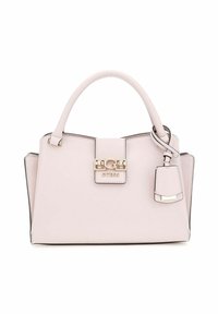 Sac à main en cuir rose avec un design structuré, fermeture en métal doré et charme détachable. Dispose d'une poigne supérieure et d'un empiècement contrastant.