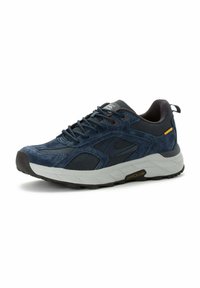 Marineblauwe sportschoenen met een bovenwerk van suede en mesh, een gestructureerde rubberen zool en een opvallende grijze tussenzool. Heeft zwarte veters en een gele accent.