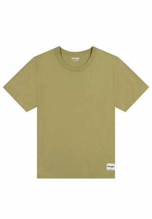 T-shirt verde oliva in cotone con scollatura a girocollo, maniche corte e un'etichetta sul lato sinistro inferiore con il logo Wrangler.