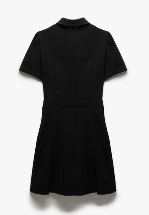 Vestido negro de manga corta con cuello, falda plisada y cintura entallada. Hecho de una tela suave con un diseño limpio y minimalista.