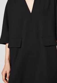 Object OBJFLO 2/4 MIDI DRESS - Hverdagskjole - black