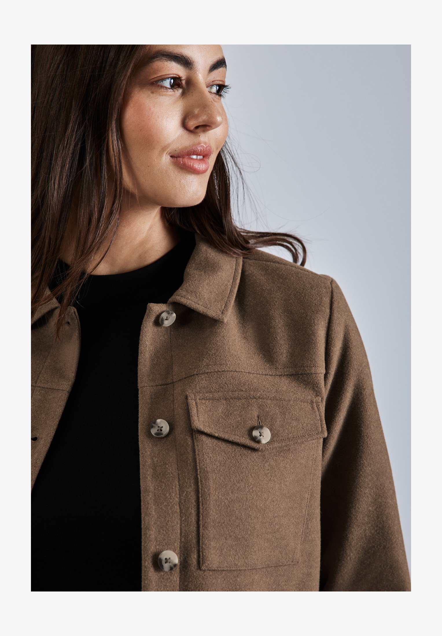 Giacca Leggera Street One In Maglia Scintillante Con Fibre Metalliche | Scollo A V E Abbottonatura Per Donna