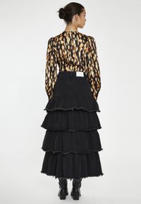 Glamorous TIERED - Falda acampanada - washed black
